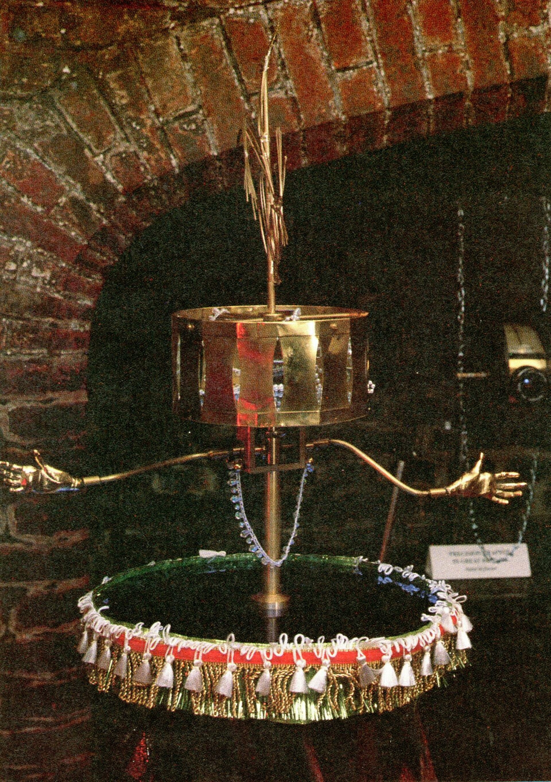 Trophies of Empire (1992). The Multi-Cultural Peepshow by Nina Edge. Image courtesy of Hull Time Based Arts and the artist.